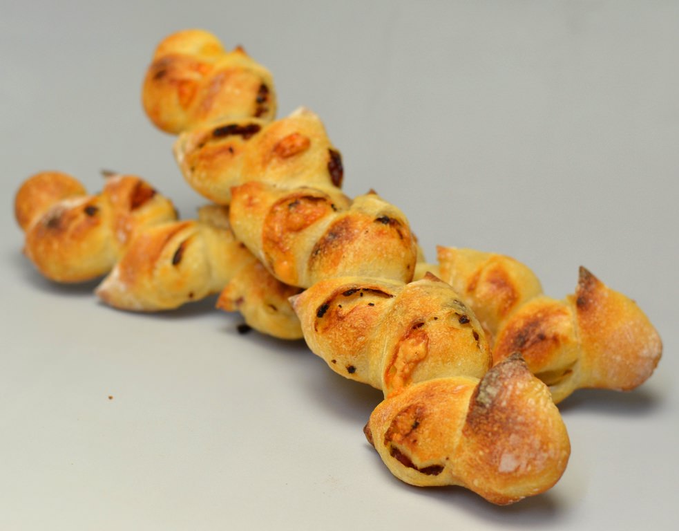 麦の穂 エピ（ベーコン&オニオン/ペッパーハム＆チーズ）のパン画像