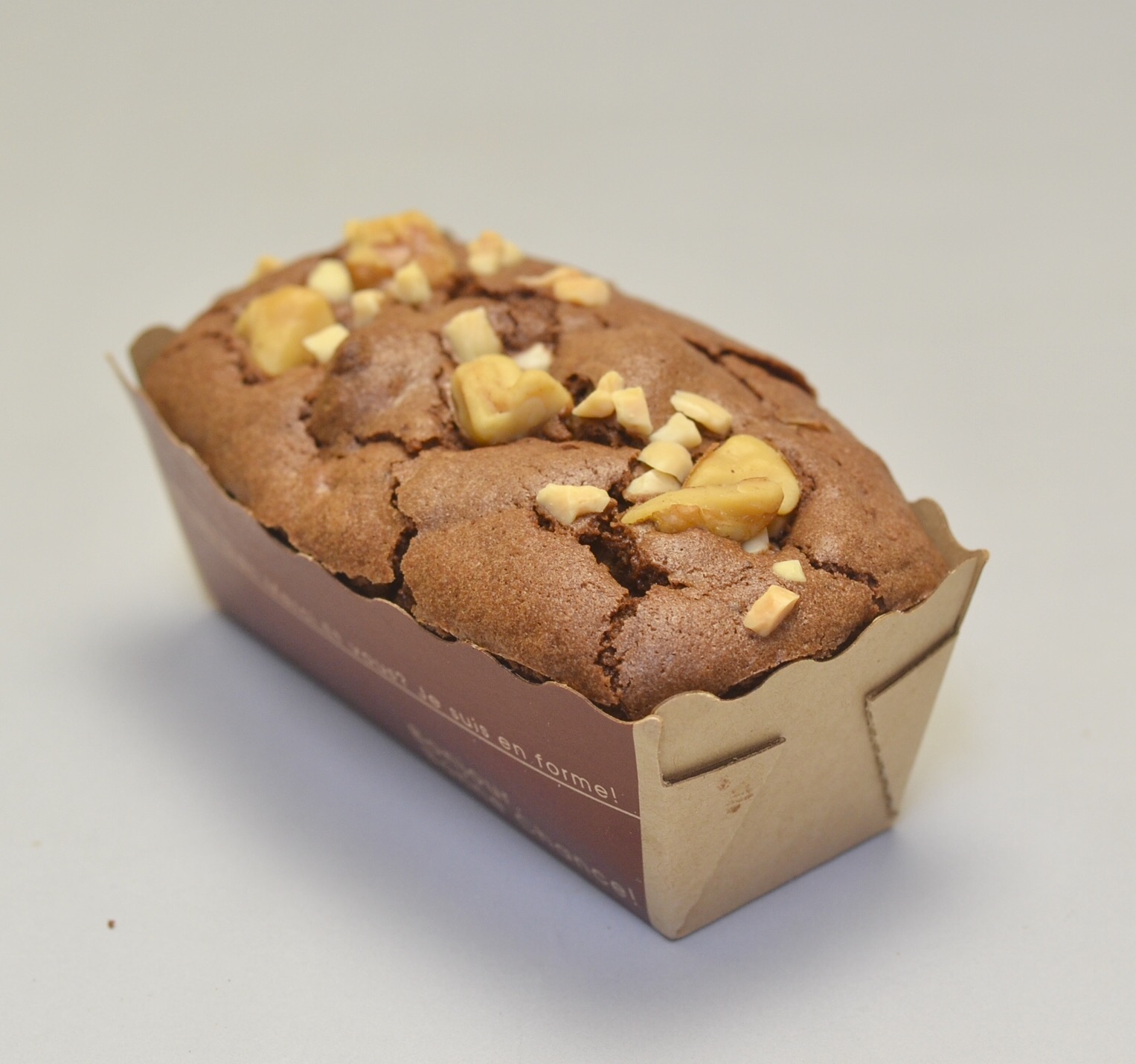 チョコレートケーキ（クルミ入り）のパン画像