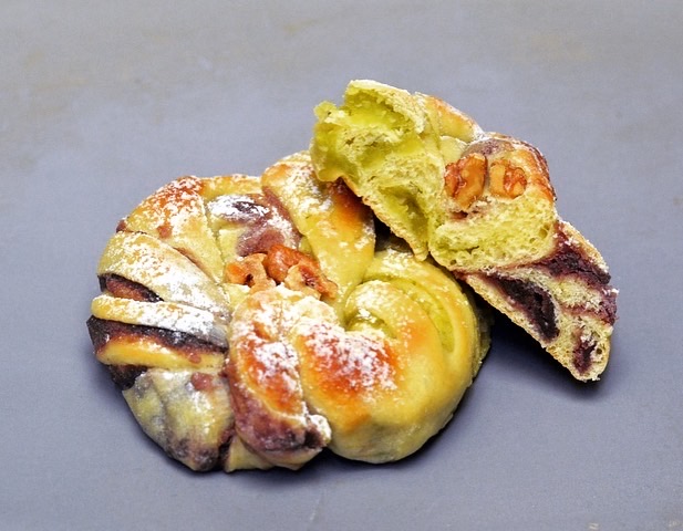 うぐいす２色あんぱんのパン画像